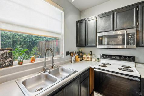 1507 Pinebrook Place Santa Rosa CA 95403