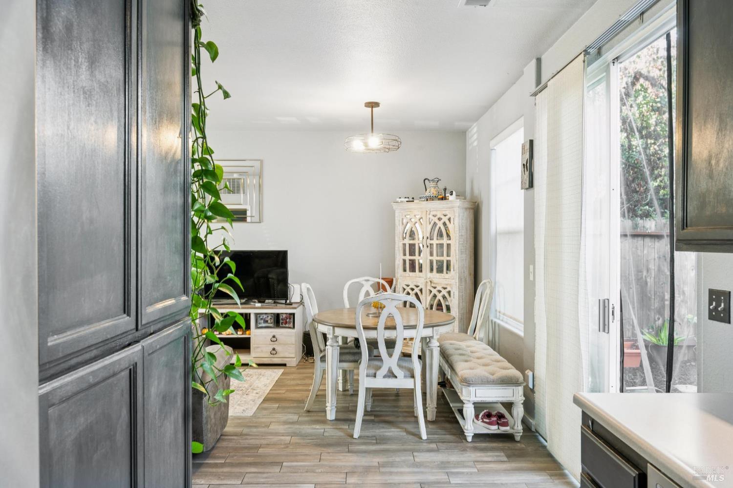 1507 Pinebrook Place Santa Rosa CA 95403