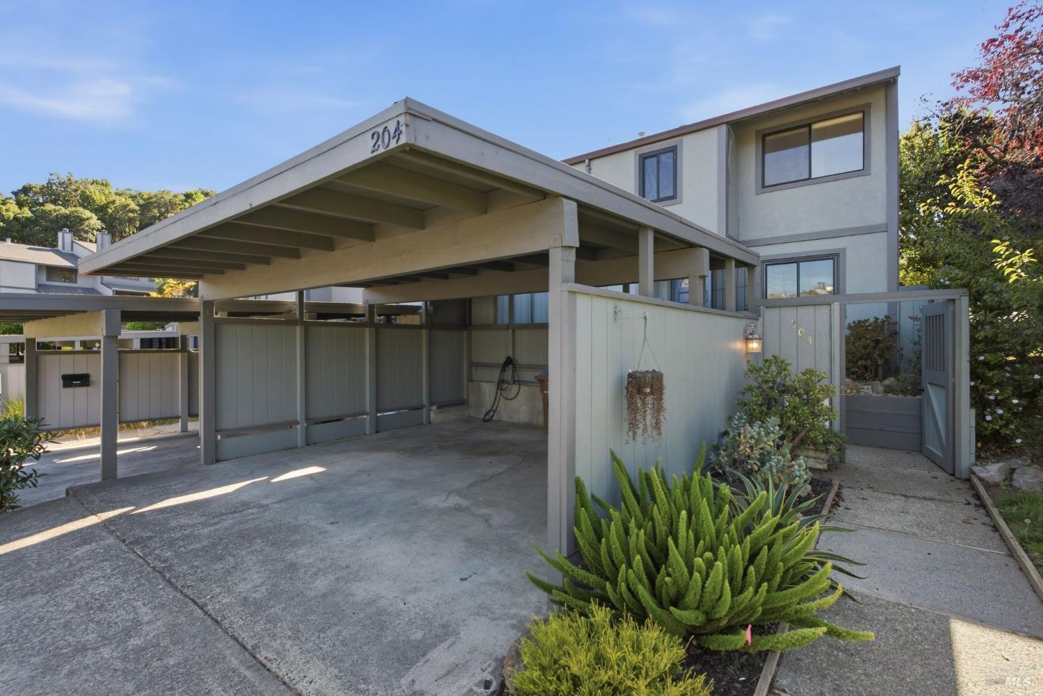 204 Sylvia Way San Rafael CA 94903