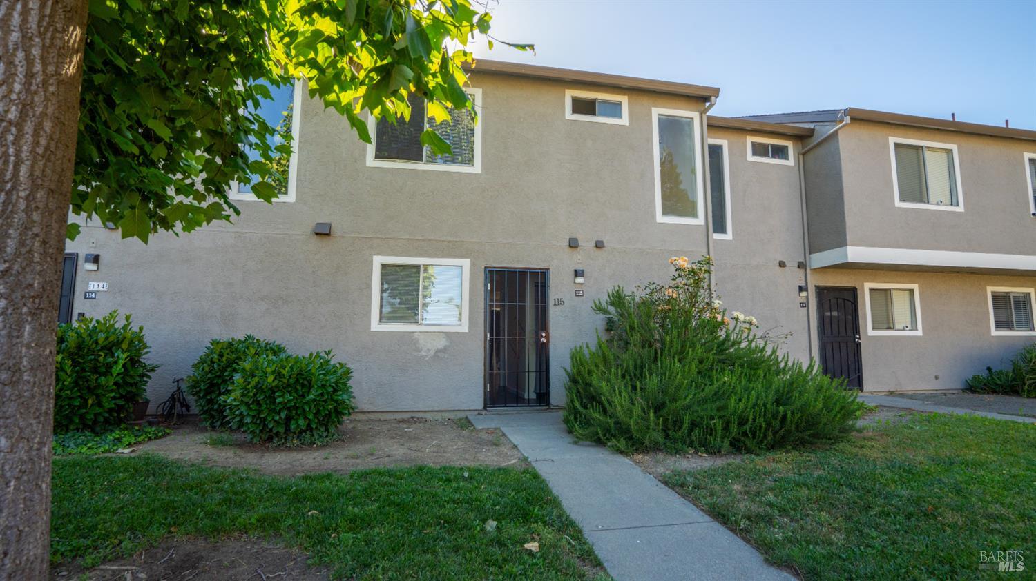 1910 Grande Circle Fairfield CA 94533
