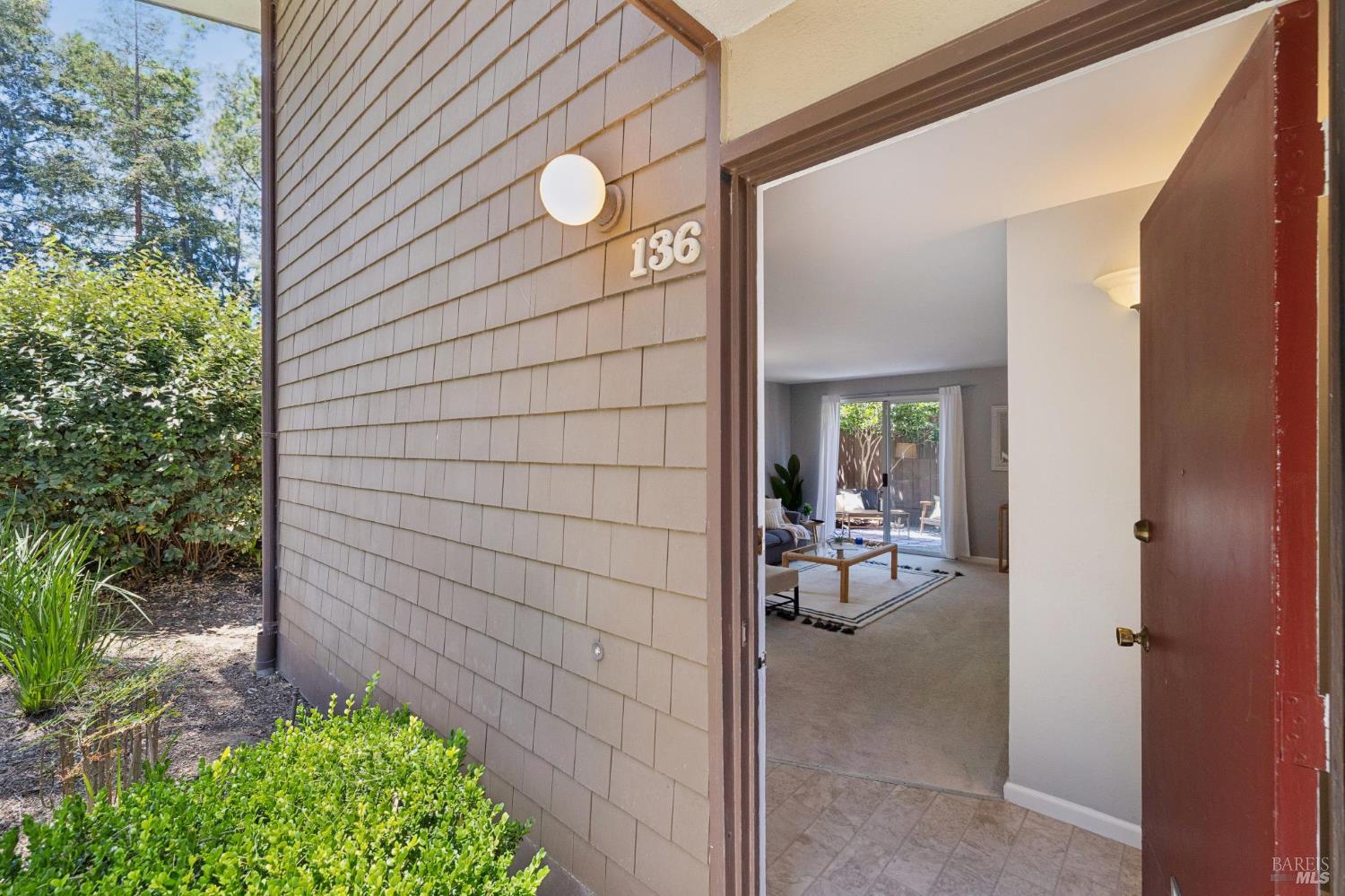 136 Surrey Lane San Rafael CA 94903