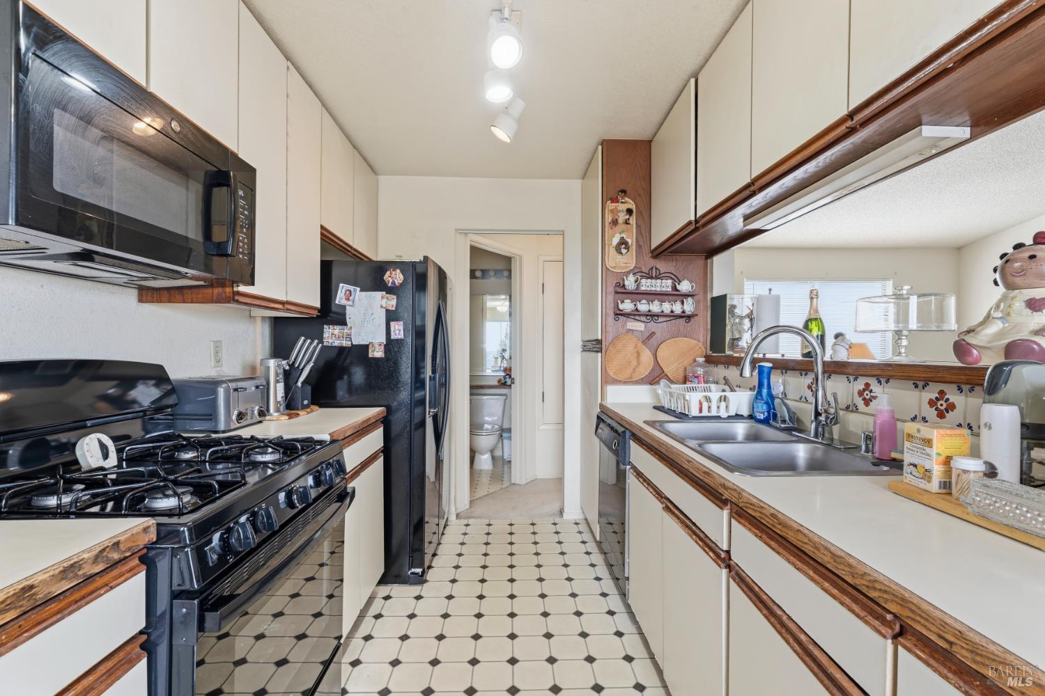 61 Anair Way Oakland CA 94605