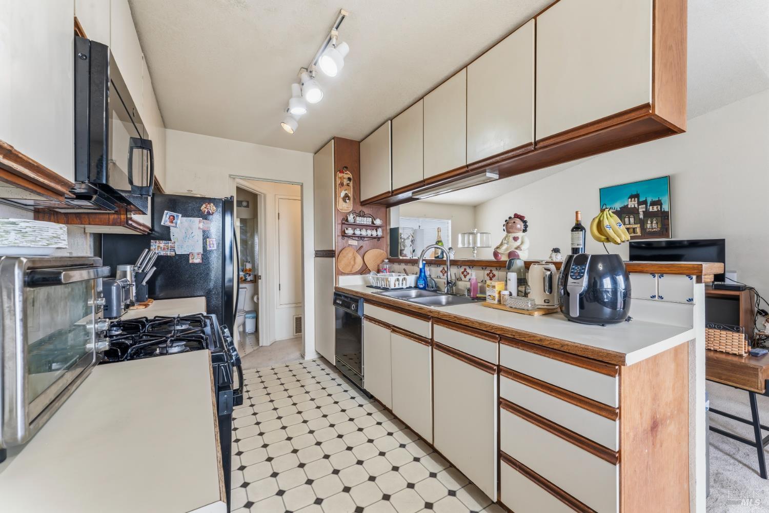 61 Anair Way Oakland CA 94605