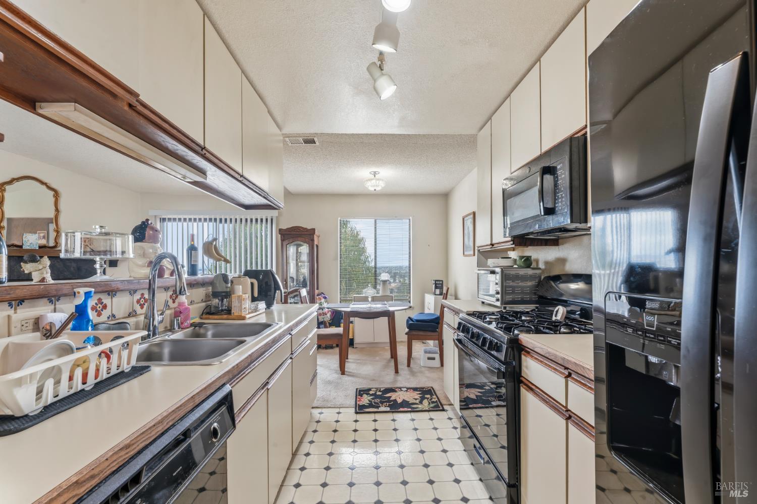 61 Anair Way Oakland CA 94605