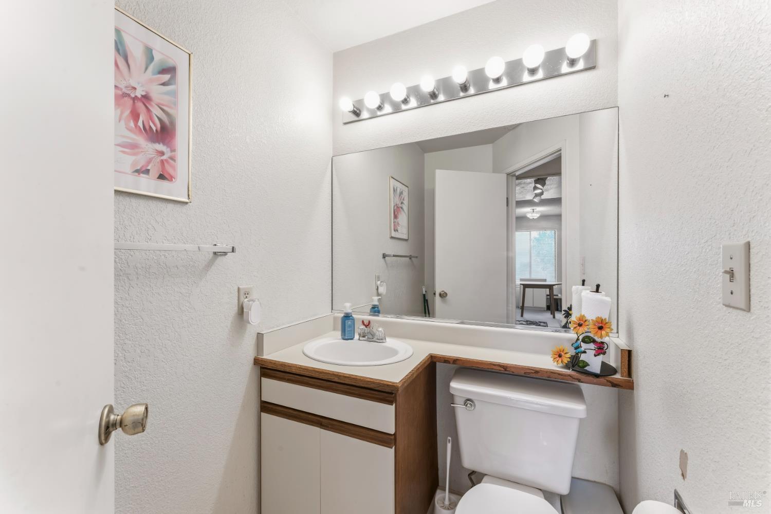 61 Anair Way Oakland CA 94605