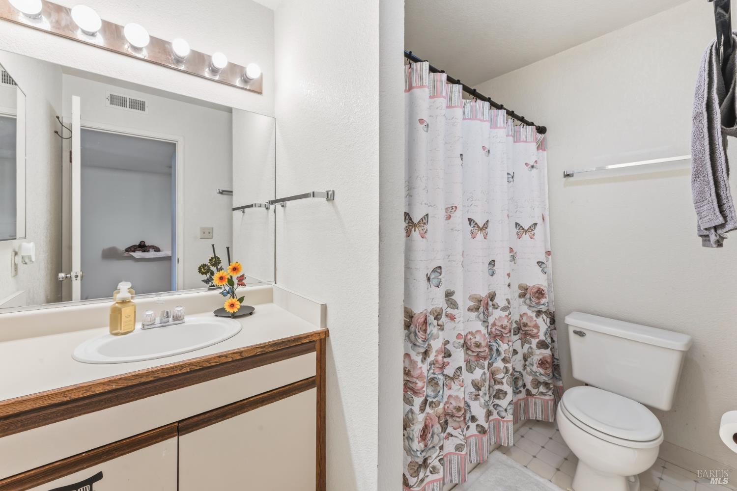 61 Anair Way Oakland CA 94605