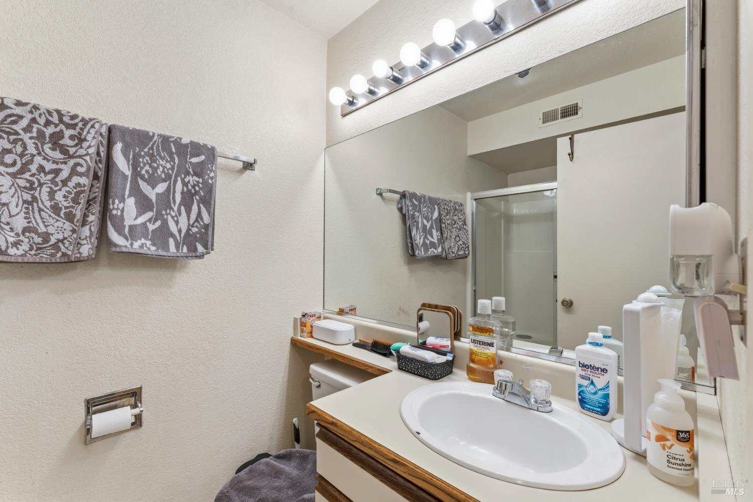 61 Anair Way Oakland CA 94605