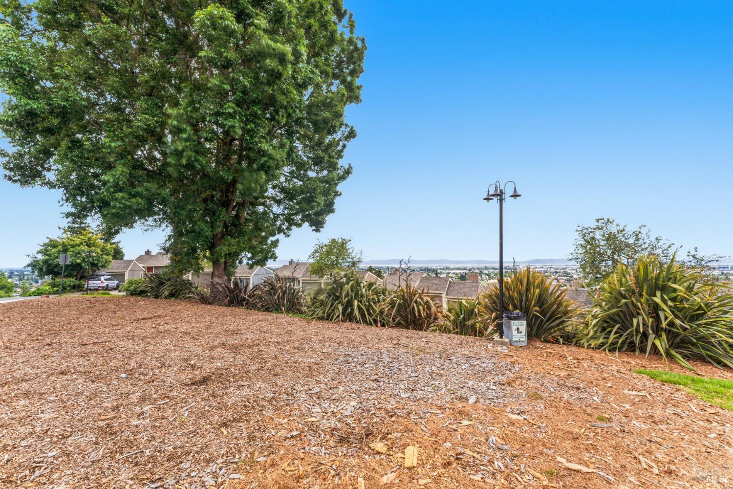 61 Anair Way Oakland CA 94605