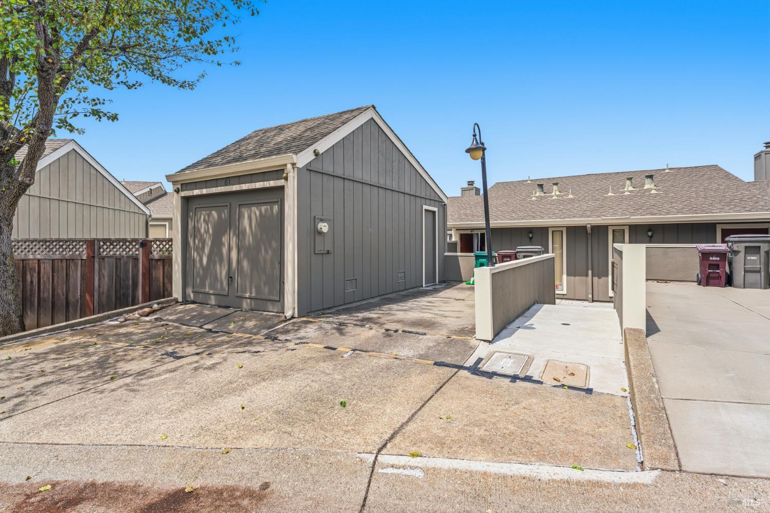 61 Anair Way Oakland CA 94605