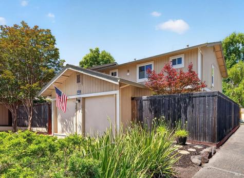 1428 Gold Way Rohnert Park CA 94928