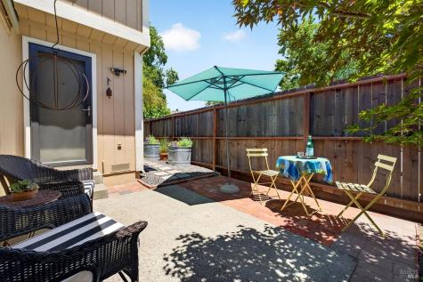 1428 Gold Way Rohnert Park CA 94928