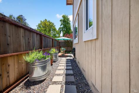 1428 Gold Way Rohnert Park CA 94928