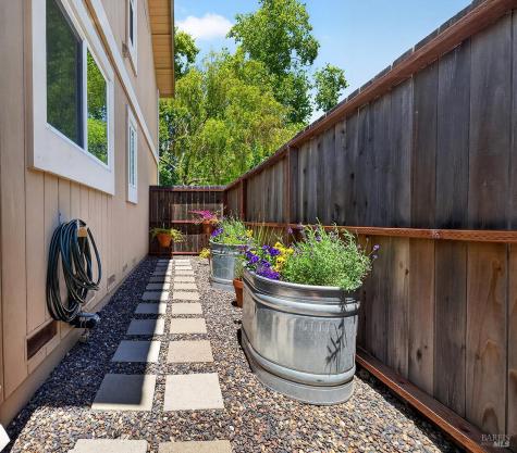 1428 Gold Way Rohnert Park CA 94928