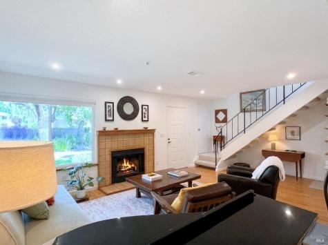 1428 Gold Way Rohnert Park CA 94928