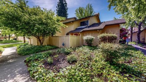 2403 Woodlake Drive Santa Rosa CA 95405