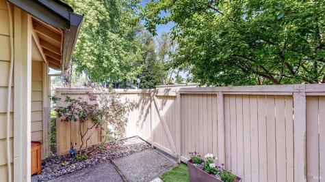 2403 Woodlake Drive Santa Rosa CA 95405