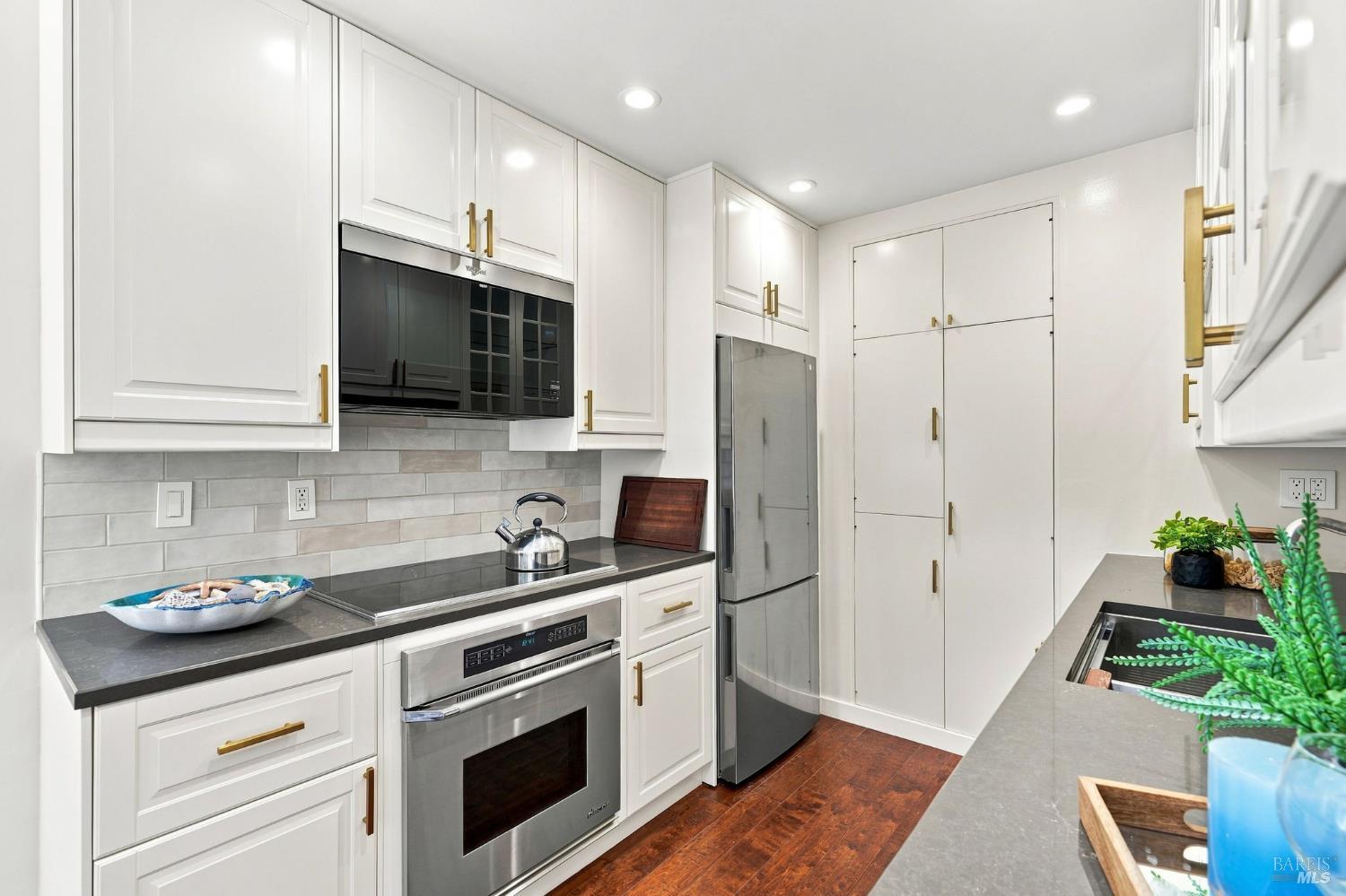 54 Surrey Lane San Rafael CA 94903