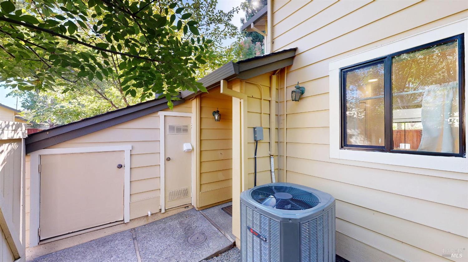 2402 Woodlake Drive Santa Rosa CA 95405