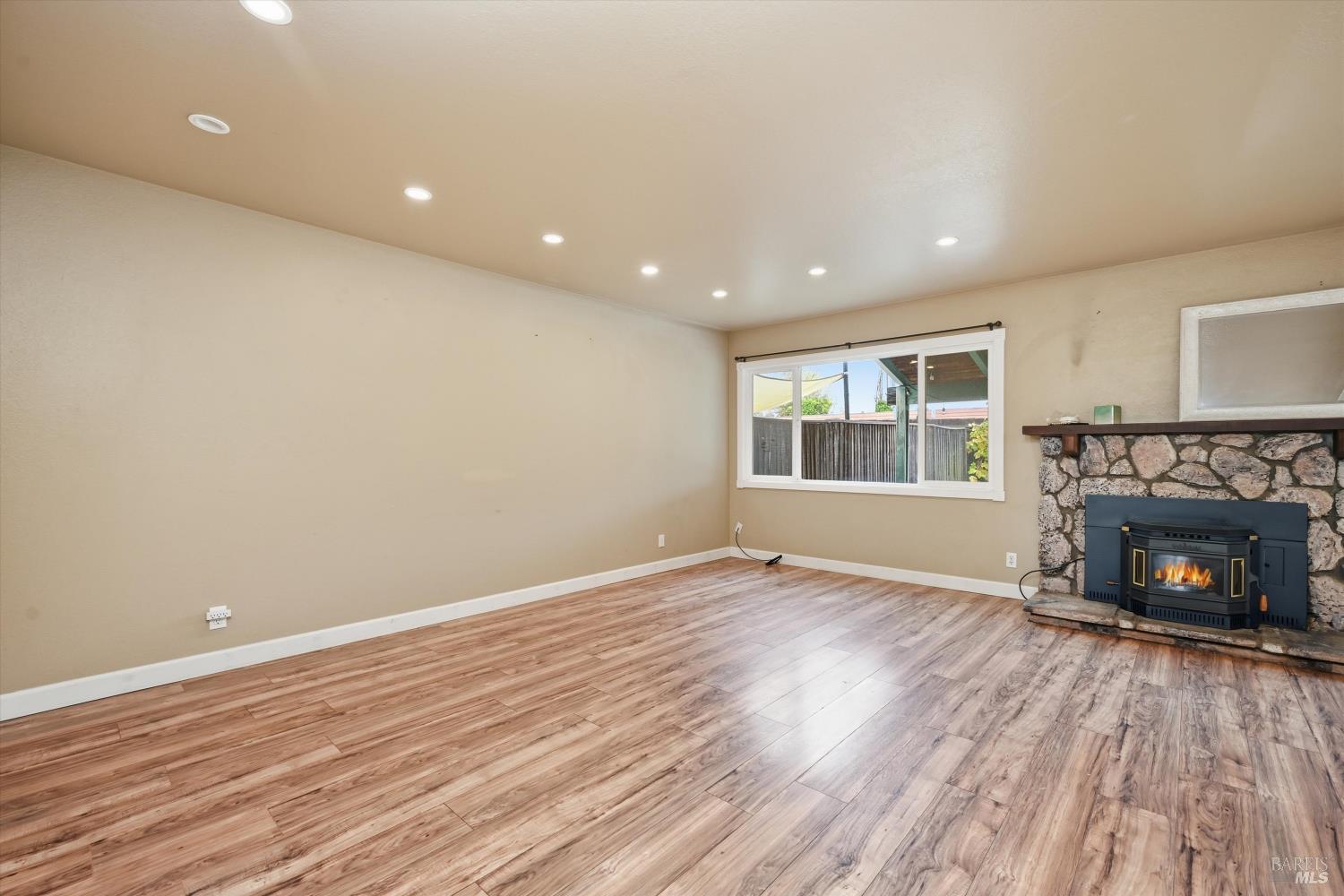1633 Montana Vista Street Lakeport CA 95453