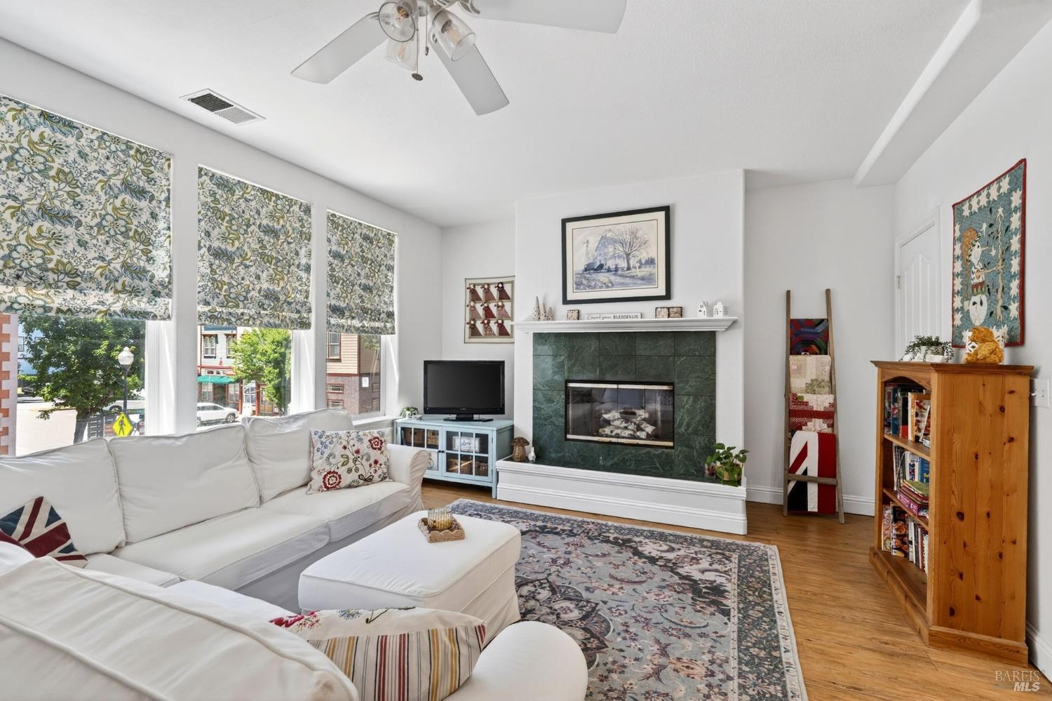 1049 Mcclelland Drive Windsor CA 95492