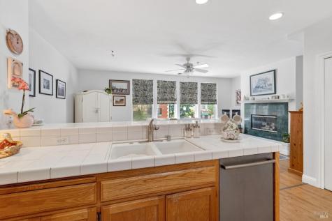 1049 Mcclelland Drive Windsor CA 95492