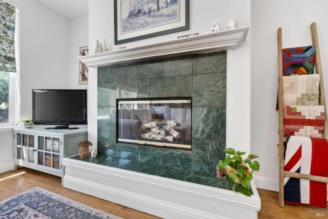 1049 Mcclelland Drive Windsor CA 95492