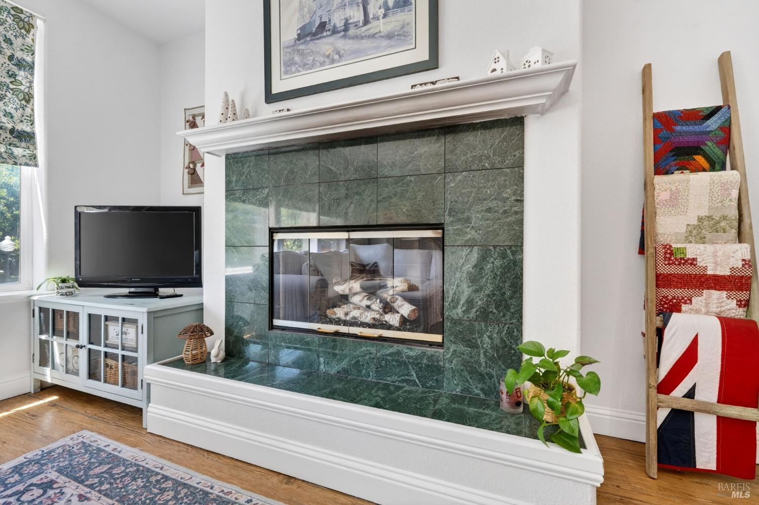 1049 Mcclelland Drive Windsor CA 95492