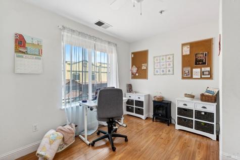 1049 Mcclelland Drive Windsor CA 95492