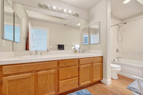 1049 Mcclelland Drive Windsor CA 95492