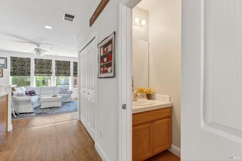 1049 Mcclelland Drive Windsor CA 95492
