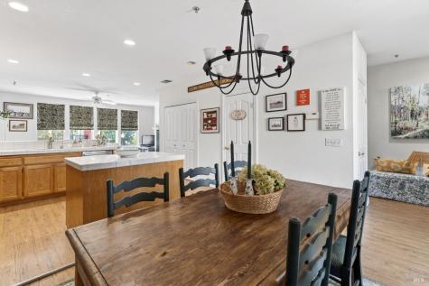 1049 Mcclelland Drive Windsor CA 95492