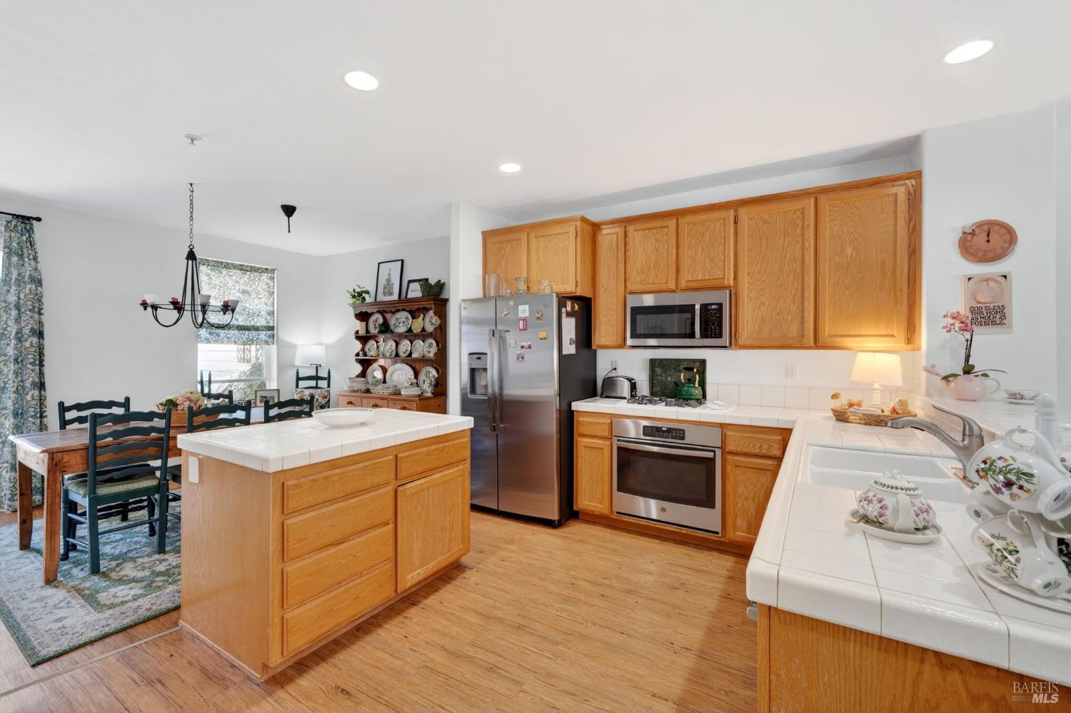 1049 Mcclelland Drive Windsor CA 95492