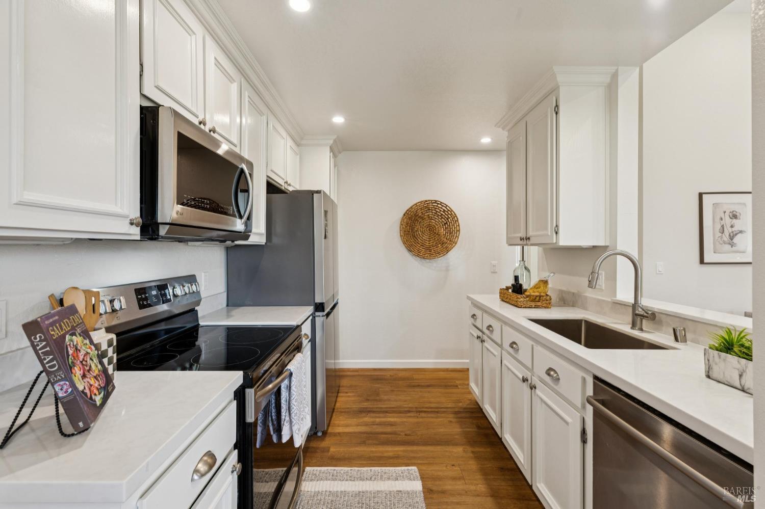 1056 Susan Way Novato CA 94947