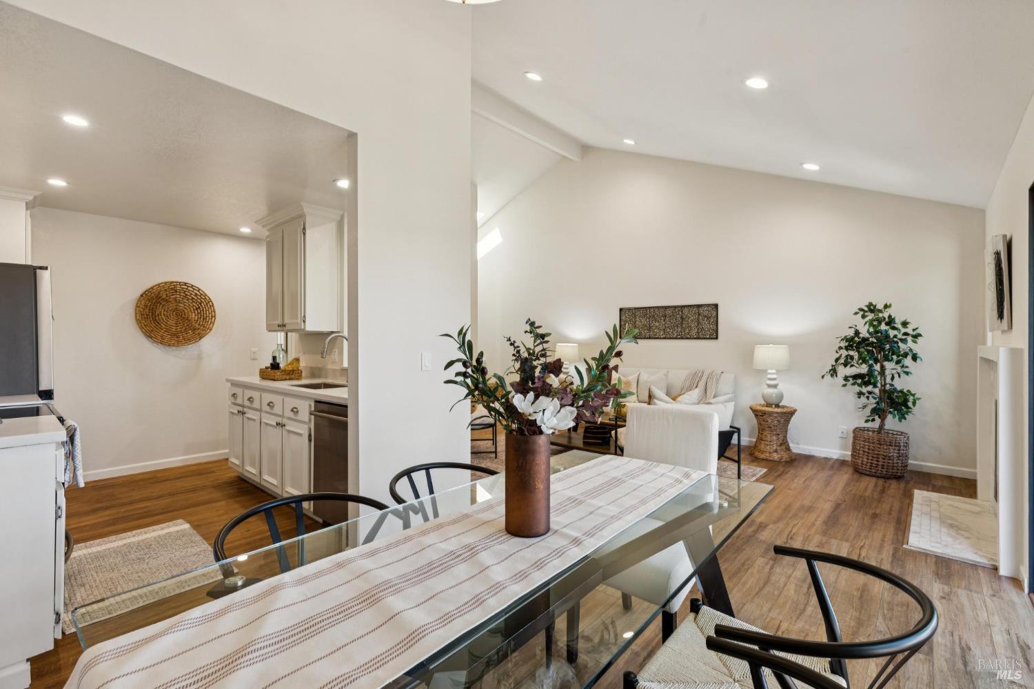 1056 Susan Way Novato CA 94947