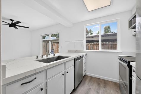 916 Sunnybrae Lane Novato CA 94947