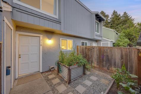 718 Racquet Club Circle Rohnert Park CA 94928