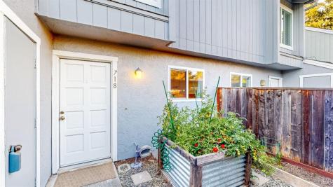 718 Racquet Club Circle Rohnert Park CA 94928