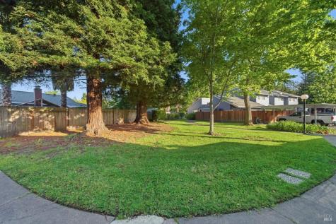 514 Racquet Club Circle Rohnert Park CA 94928