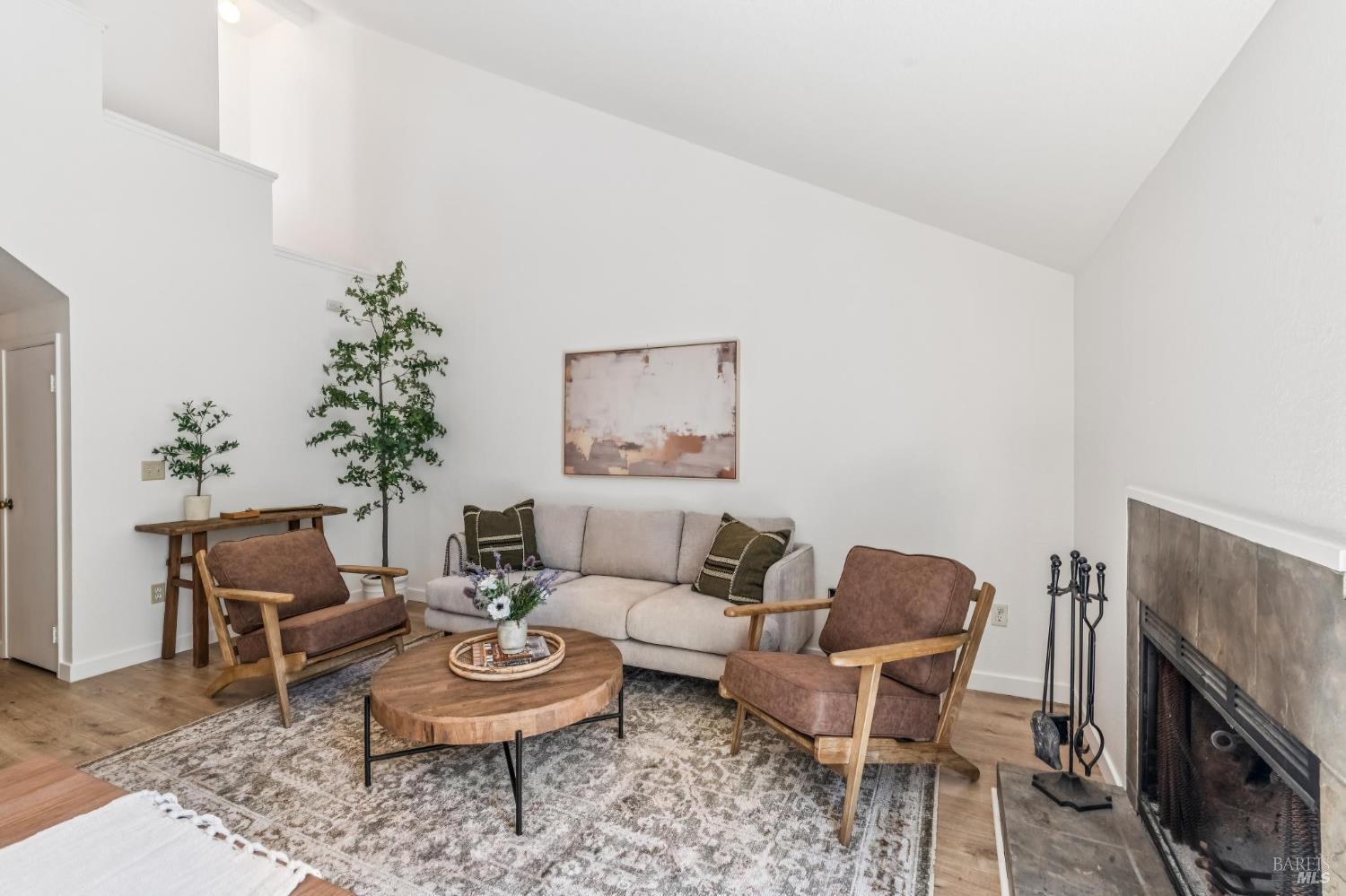 230 Courtyards E Windsor CA 95492
