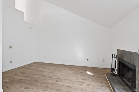 230 Courtyards E Windsor CA 95492