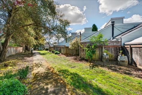 230 Courtyards E Windsor CA 95492