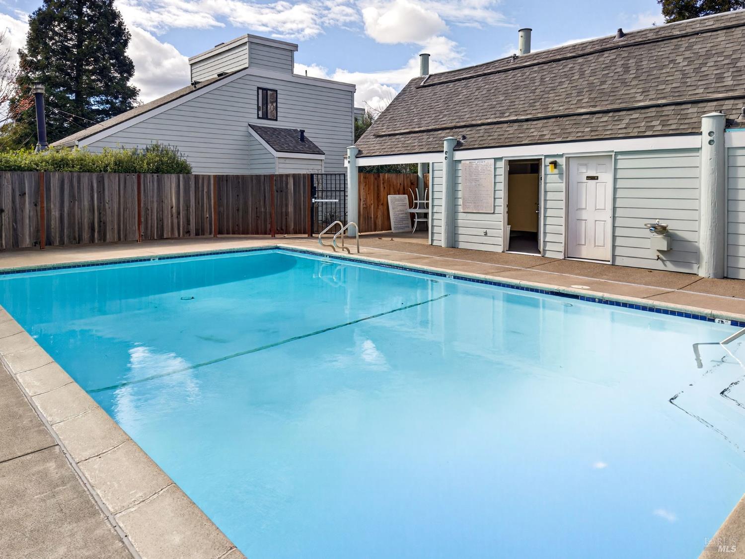 230 Courtyards E Windsor CA 95492