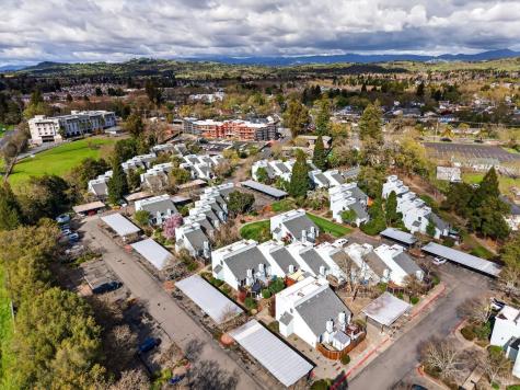 230 Courtyards E Windsor CA 95492