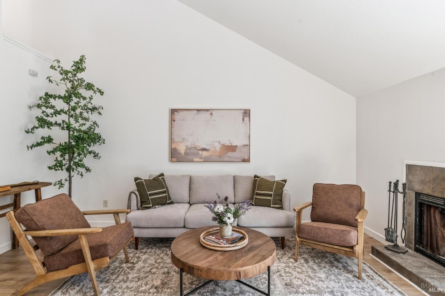 230 Courtyards E Windsor CA 95492