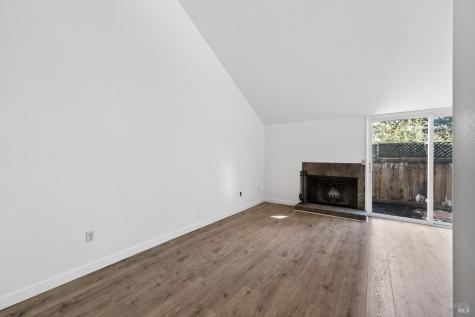 230 Courtyards E Windsor CA 95492