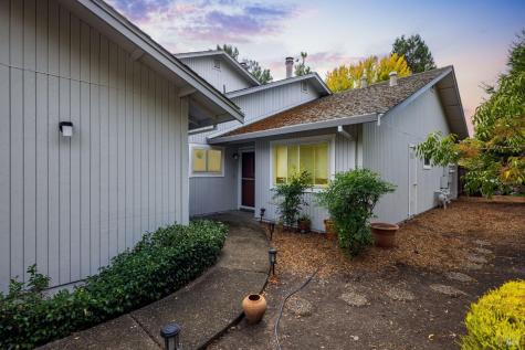 7092 Avenida Cala Rohnert Park CA 94928