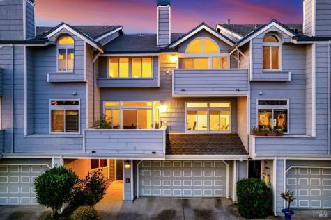 2015 Stonefield Lane Santa Rosa CA 95403