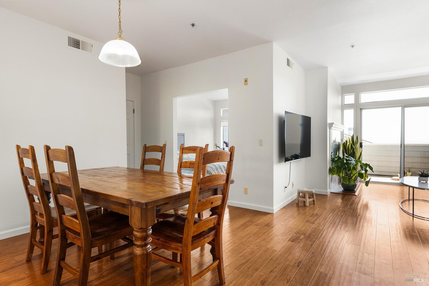 2015 Stonefield Lane Santa Rosa CA 95403