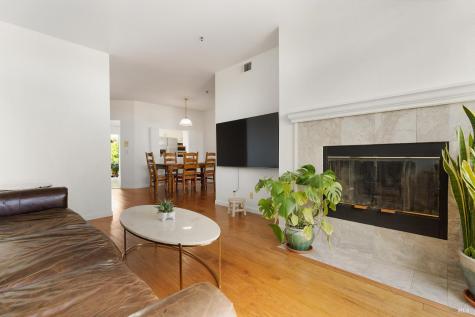 2015 Stonefield Lane Santa Rosa CA 95403
