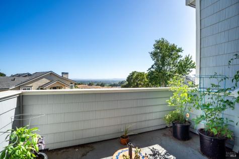 2015 Stonefield Lane Santa Rosa CA 95403